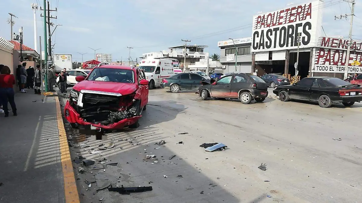 Destrozada terminó la camioneta